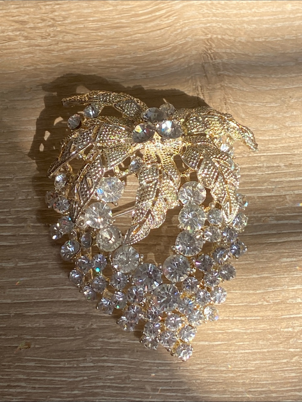 Vintage Elegant Gold Crystal Leaf Brooch